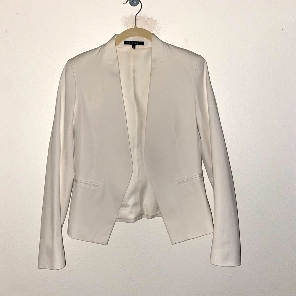 Theory blazer in pristine white size 2.